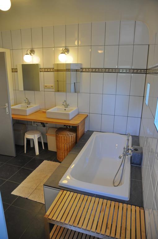 Villa A Cote De L'Epicerie Bonsin Zimmer foto