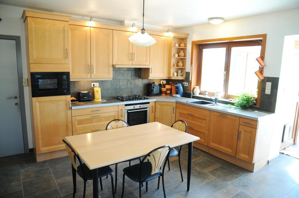 Villa A Cote De L'Epicerie Bonsin Zimmer foto